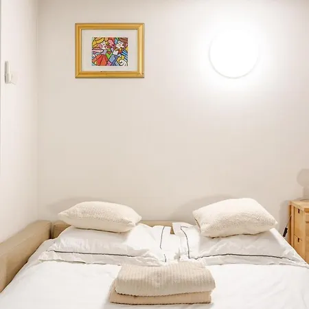 Petit Maison En Plein Coeur De 9eme Appartamento