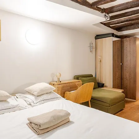 Petit Maison En Plein Coeur De 9eme *